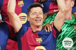 开云-莱万多夫斯基在澳大利亚队比赛中问鼎冠军，高光表现引发热议！的简单介绍